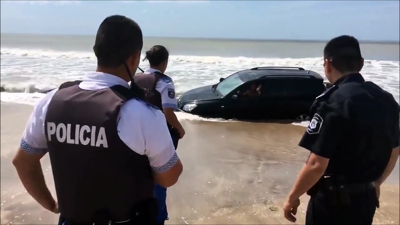Quand tu noies ton 4x4 sur la plage... FAIL