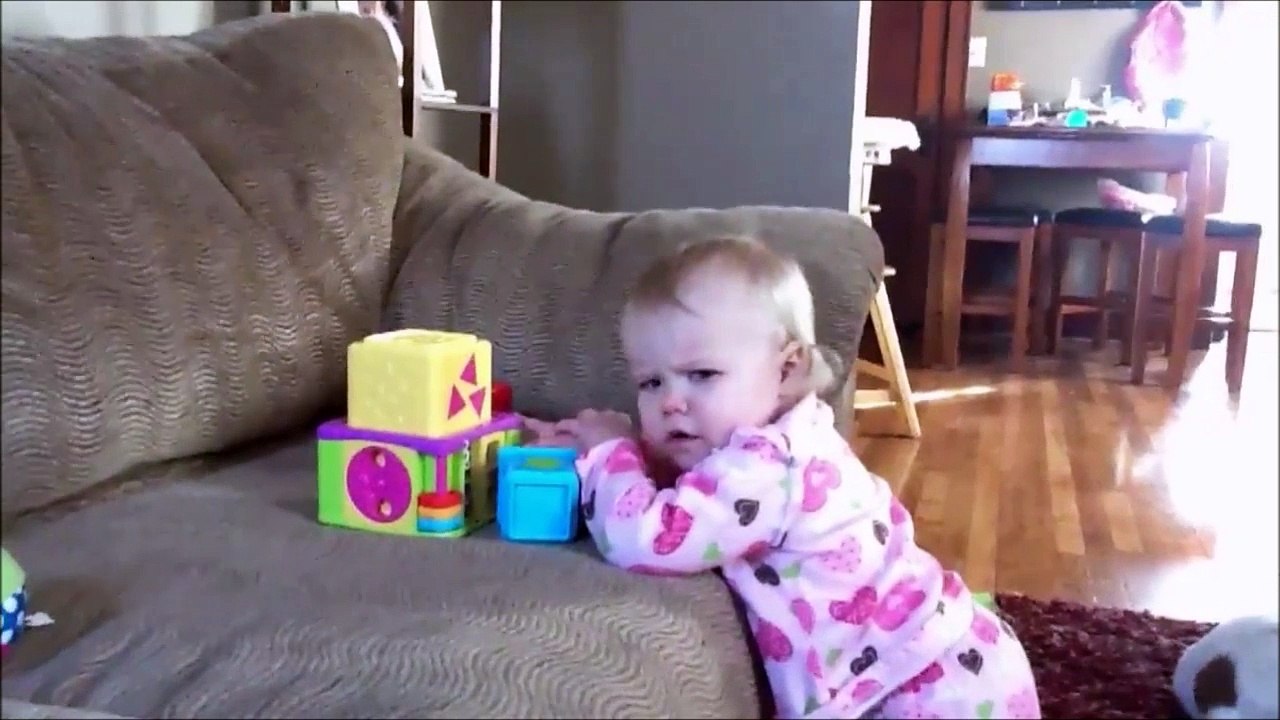 "Tu te fous de moi??" Le regard de ce bébé veut tout dire...