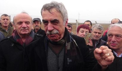 Sarp Kuray tahliye edildi, gözyaşlarına boğuldu