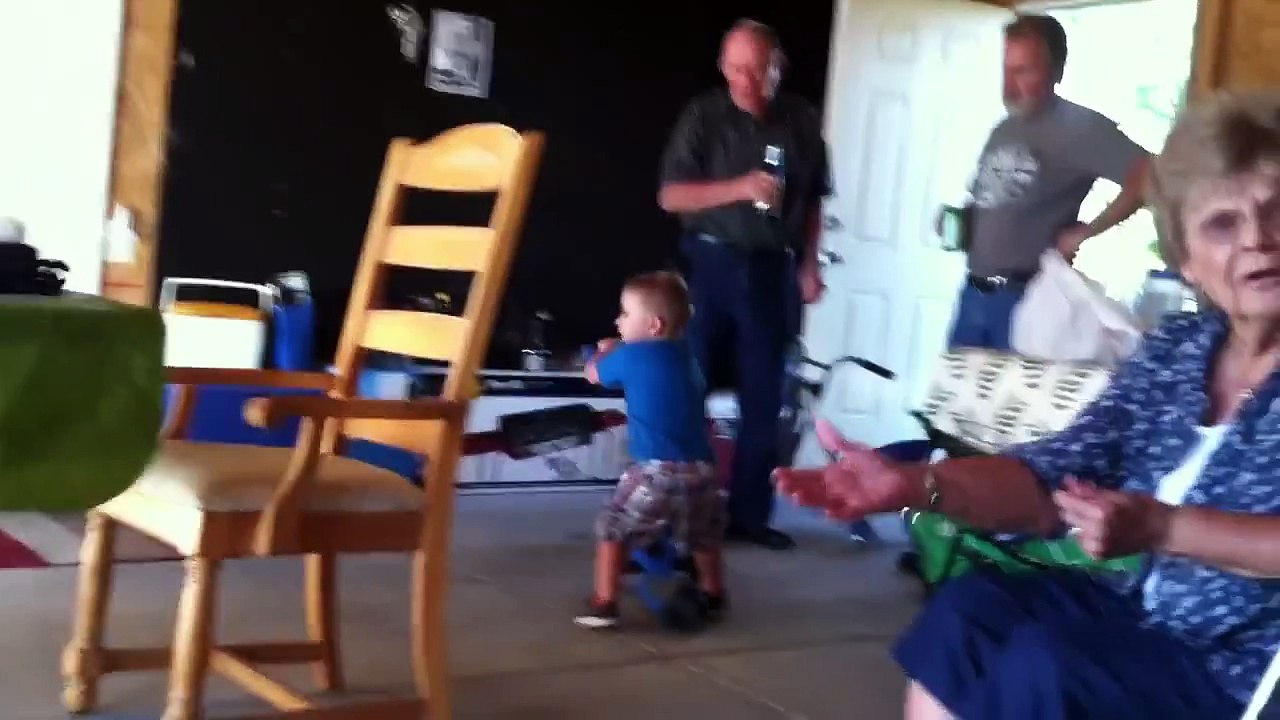 La réaction d'un père quand il obtient finalement la voiture qu'il a toujours voulu