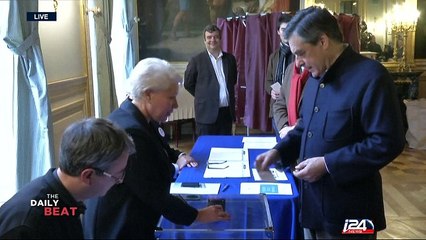 Francois Fillon wins conservative ticket for presidential race