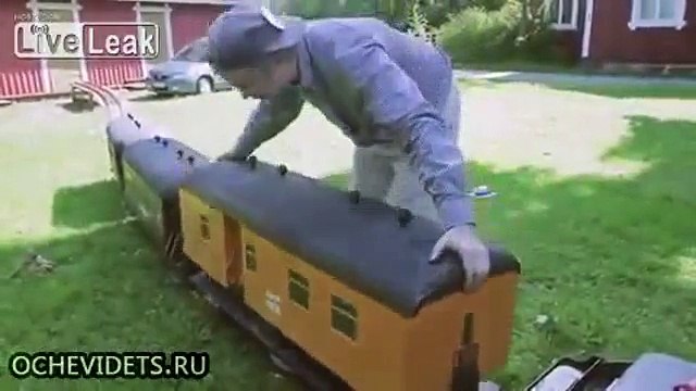 Kendi Tren Yolunu Inşa Etti