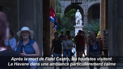 Cuba : les touristes visitent La Havane en deuil