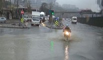 İstanbul'da caddeler göle döndü