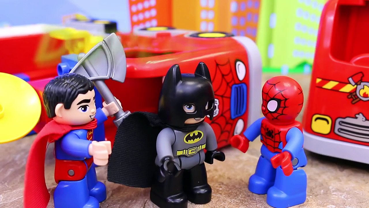 Duplo Lego Spiderman Crashes Truck Superman and Batman Use Fire Truck at Fire Station