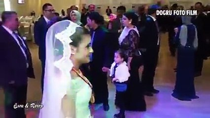 شاب يطلب من زوجته أن ترقص مع حبيبها القديم تفرجوا شنوا عملت