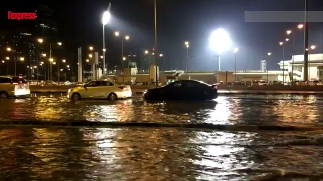 Au Qatar, les maisons et les routes sous l'eau après d'importantes inondations