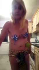 Cette tarée reprend Pen Pineapple Apple Pen... Mais WTF????