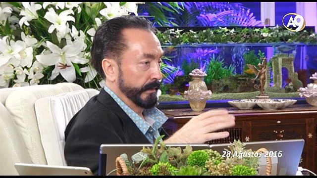 Münafıklar kendilerini diğer insanlardan akılsızca daha kaliteli ve üstün görür.