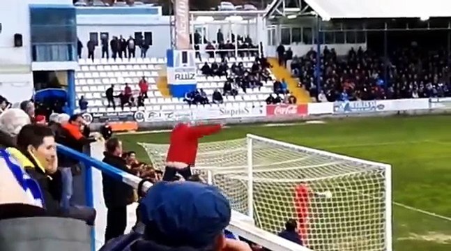 How to save a penalty kick as a football fan (Spanish Second Division) 2016