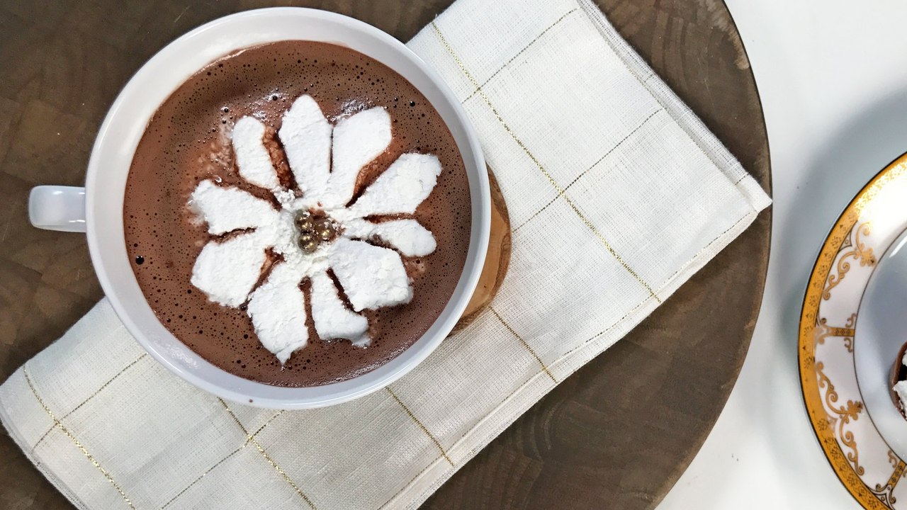 A Homemade Blooming Marshmallow Makes Basic Hot Chocolate Pretty Extra