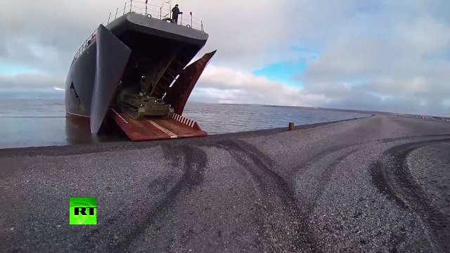 Минобороны РФ опубликовало видео самых эффектных моментов учений морской пехоты