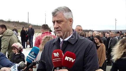 Liderët dhe qytetarët nga i gjithë vendi për homazhe te familja Jashari
