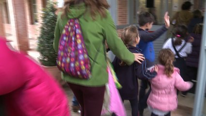 Padres dan clase en la Conselleria en forma de protesta