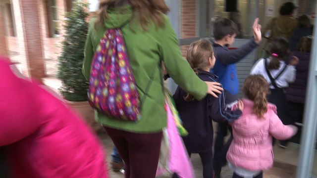 Padres dan clase en la Conselleria en forma de protesta