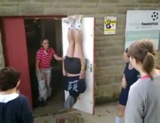 Artiz Kafa Üstü Çakıldı