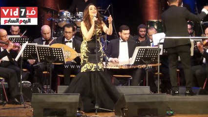 أنغام تغنى "بين البينين" لايف