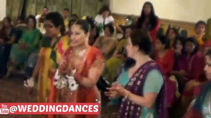 Desi Aunty Dance On Wedding Mehdi Night
