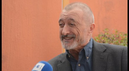 Pérez-Reverte acerca a su personaje Falcó a los claroscuros del ser humano