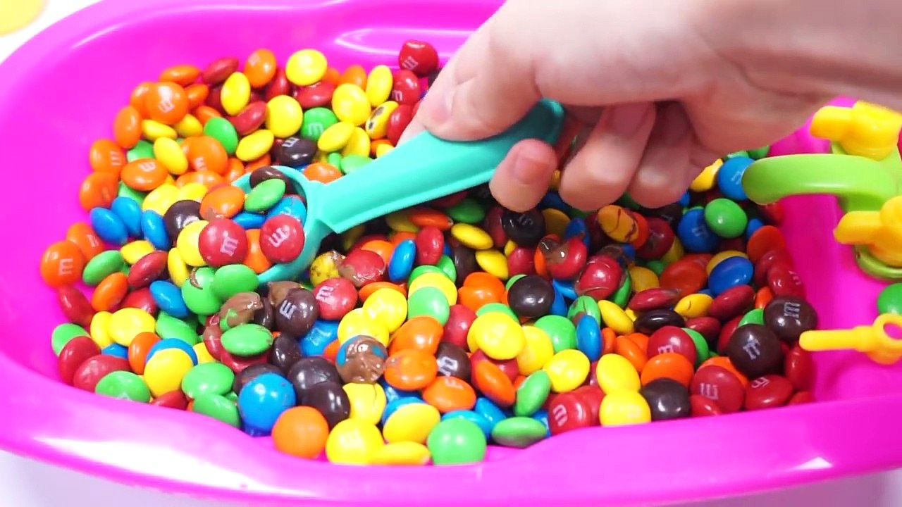 Colors Chocolate Poop Baby Doll Bath Time Colors Clay Slime Surprise toys