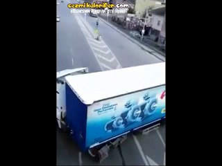 Sığır Olması Muhtemel Tır Şöförünün Otobandan U Çekmeye Çalışması