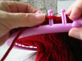 Bonnet maille torsade tricotin circulaire