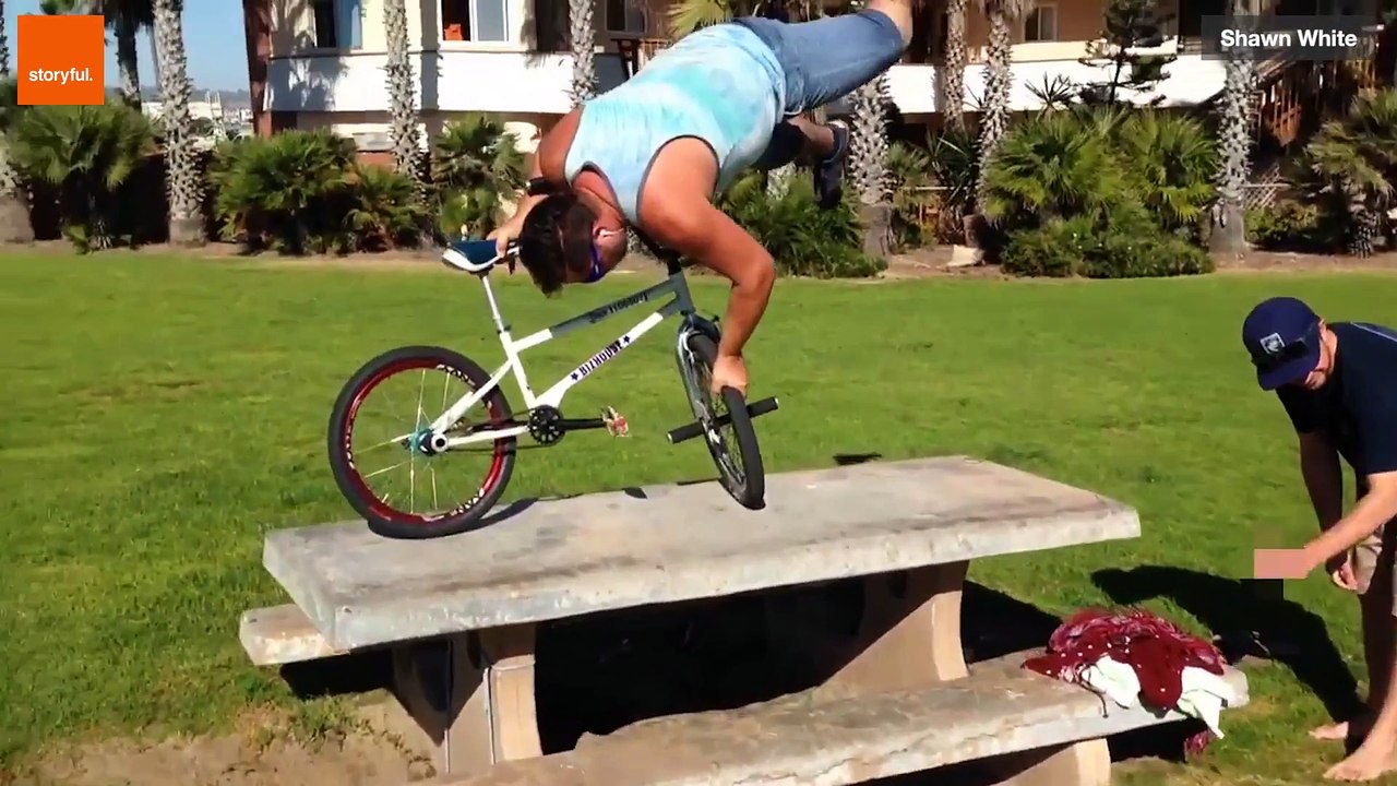 Compil des meilleurs mannequin challenges : chien, bar, piscine, bébé, vélo, soirée...