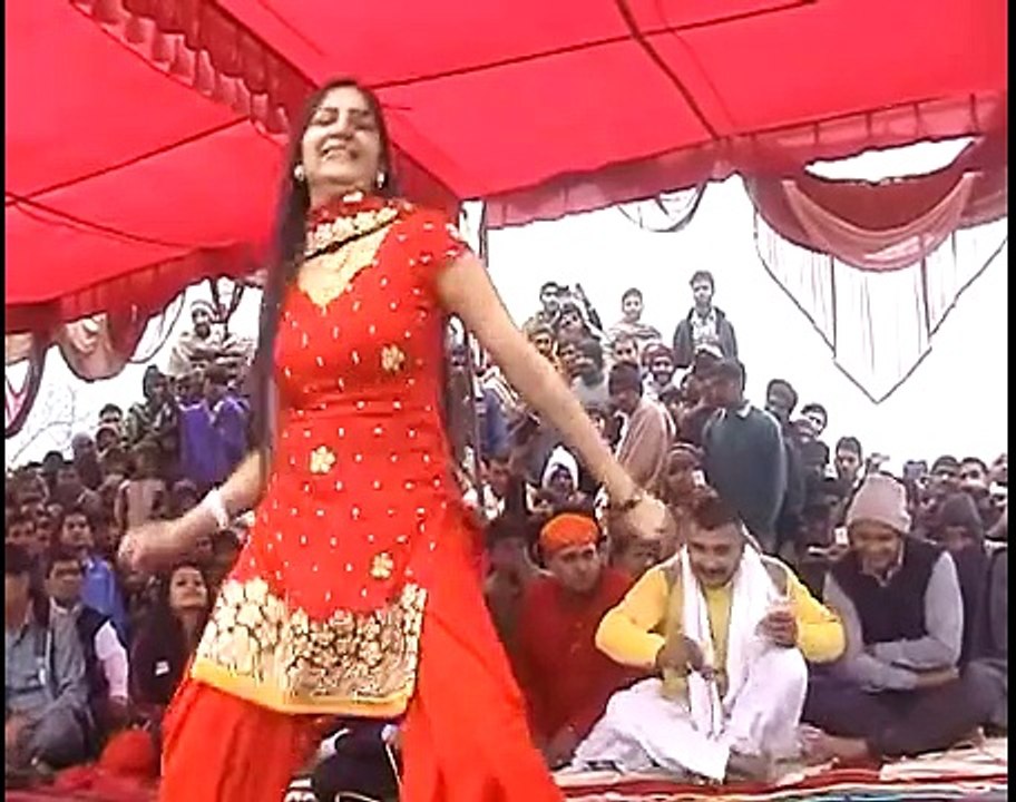 सपना चौधरी डांसर ने तोड़ दी स्टेज नाच नाच के