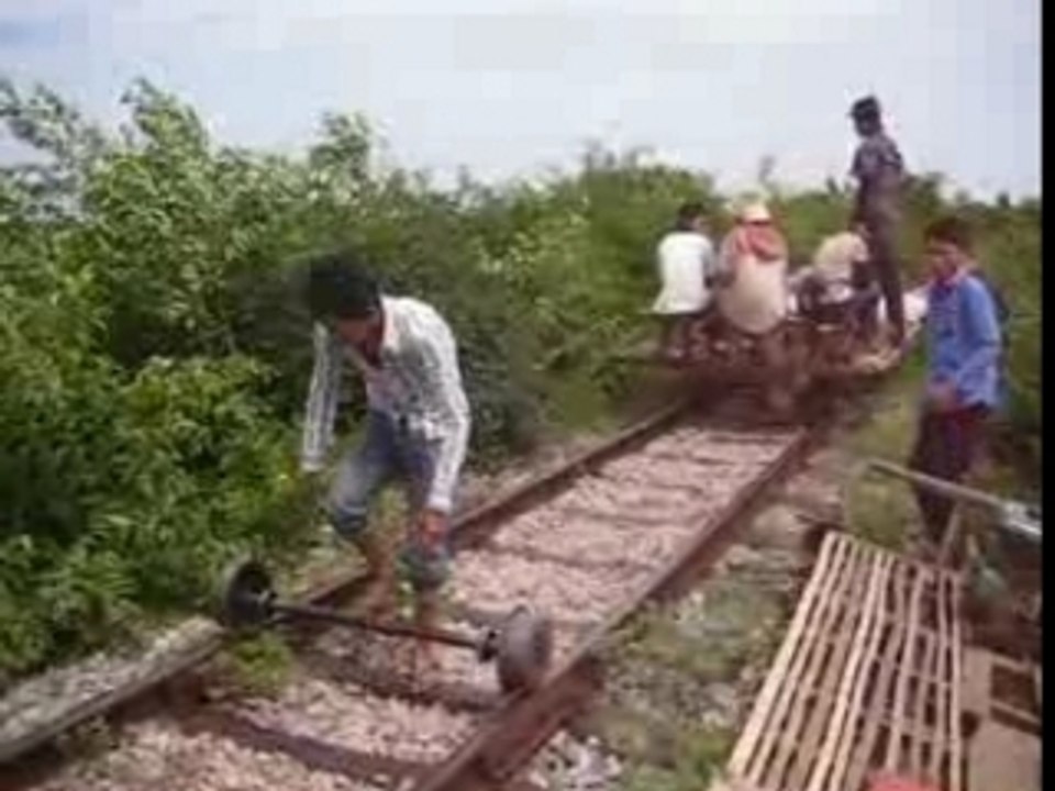 Bamboo train3