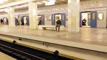 Metronun Önünden Takla Atarak Karşıya Geçen Rahatsız Adam