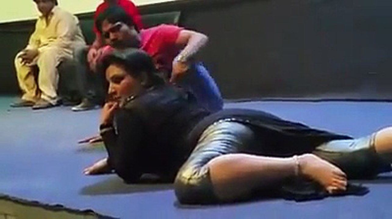 Iram Chaudhray Hot Live Mujra