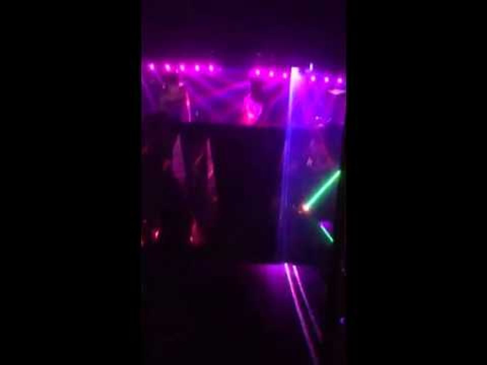 Yêu Em Nhưng Không Với - DJ Nhân Trọc DJ Hàng Đầu Viêt Nam