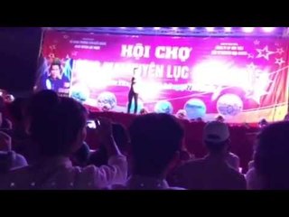 Hot Boy Kẹo Kéo tại hội chợ bắc giang