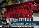 Hondureños acuden a la embajada de Cuba para homenajear a Fidel Castro