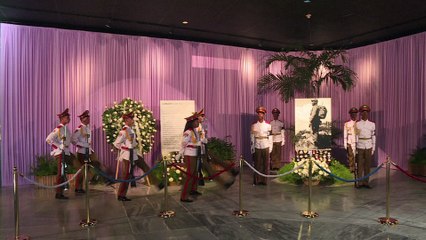 Les Cubains rendent hommage à leur leader décédé