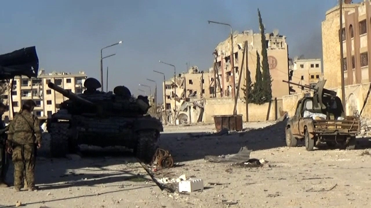 Syrische Flagge über Ost-Aleppo