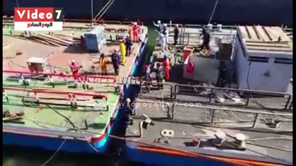 نجاح تعويم بنتون "الكوبرى العائم" بترسانة السويس