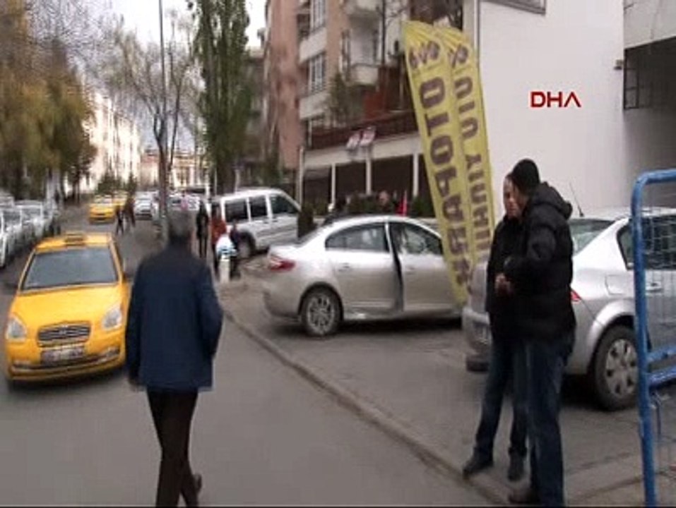 HDP Genel Merkezi önünde etekli protesto