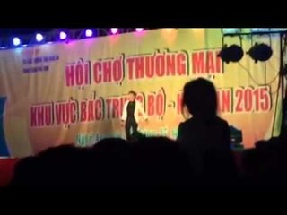 Hot Boy Kẹo Kéo hát Live Yêu Em Nhưng Không Với Tới tại Vinh