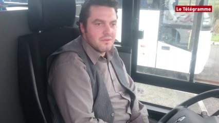 Handicap. Yves conduit son car d'une main