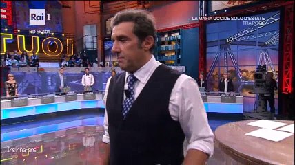 Flavio Insinna, la concorrente dell'Abruzzo e "non guardarmi così"  (28-11-16)