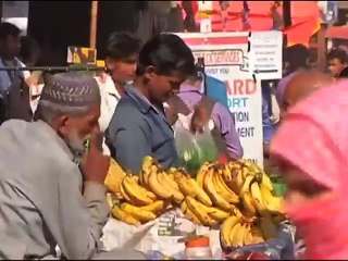 লেনদেনের সুবিধার্থে ভারতে বেড়েছে মোবাইল ব্যাংকিং সেবা