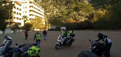 3 kişinin bindiği motosiklet kaza yaptı