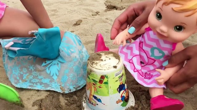 Baby Alive & Elsa Frozen on the Beach Wet Seven Times Like Super Mermaid Girls