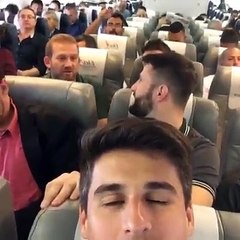 “Agora vai partir”. Vídeo dentro do avião mostra alegria da Chape rumo à Colômbia