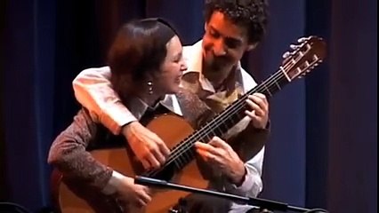 Chitarra a quattro mani!