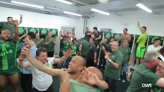 Chapecoense relembra bastidores do vestiário após classificação para a final