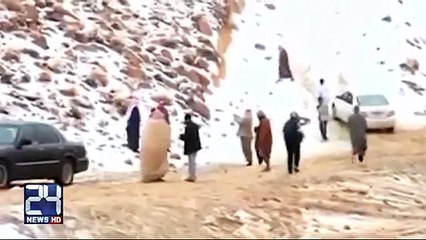 Saudi Arabia Unseen Video of Snow fall ....