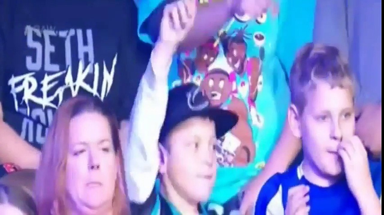 Roman Reigns vs Kevin Owens - WWE RAW 28 November 2016 - Monday Night Raw 28⁄11⁄2016