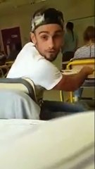Un prof qui sait se faire respecter : double claque dans la tronche!